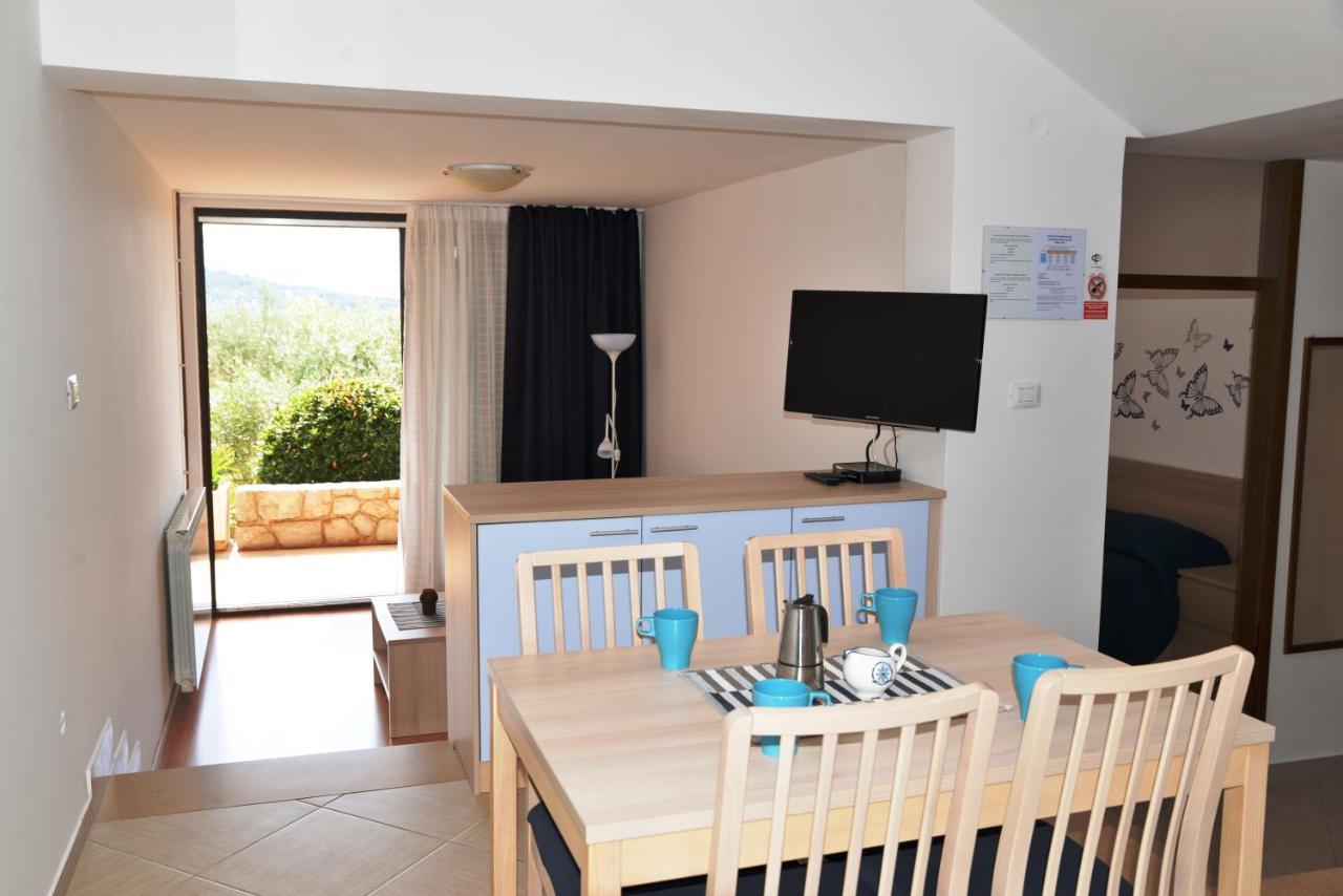 Apartments Palma & Pino ツレス エクステリア 写真