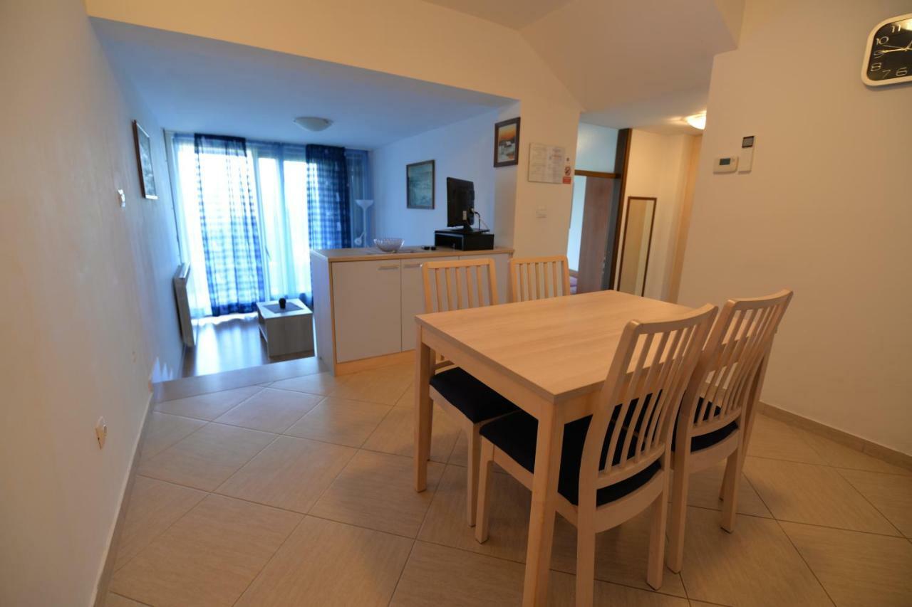 Apartments Palma & Pino ツレス エクステリア 写真